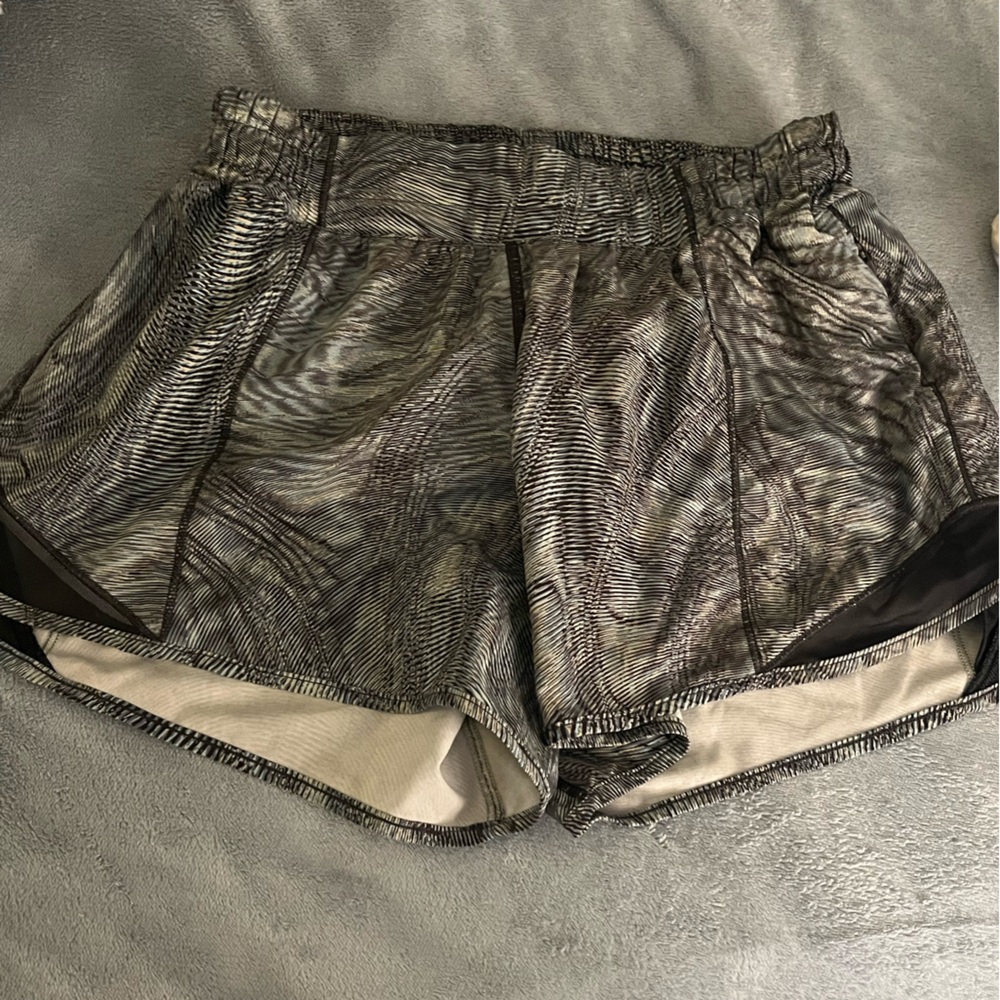 Lululemon Athletica Patterned Gray Athletic Shorts